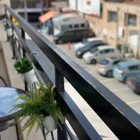 Sabine - Finikoudes 102 Larnaca